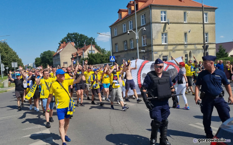 7/20 Przemarsz kibiców Stali Gorzów na mecz z Falubazem