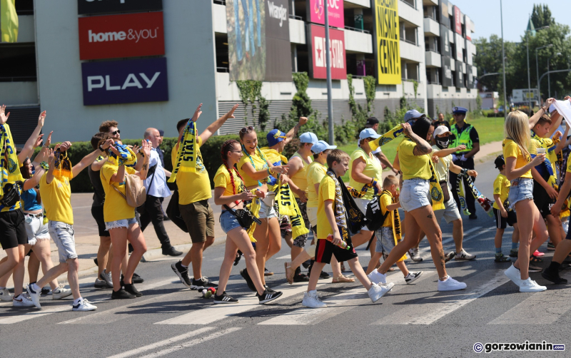 13/20 Przemarsz kibiców Stali Gorzów na mecz z Falubazem