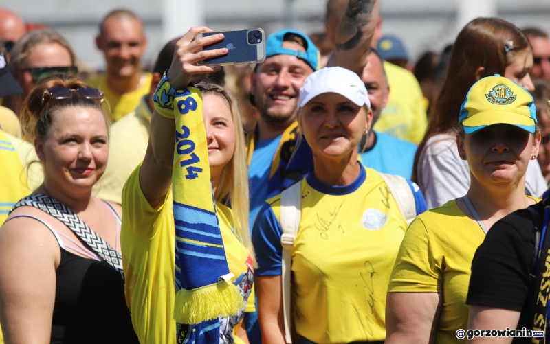16/20 Przemarsz kibiców Stali Gorzów na mecz z Falubazem