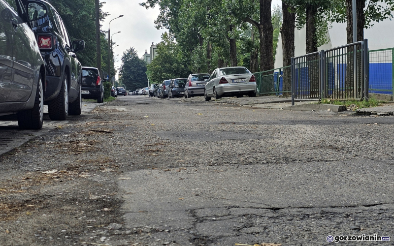 4/6 Zniszczona ul. Kołłątaja na os. Staszica