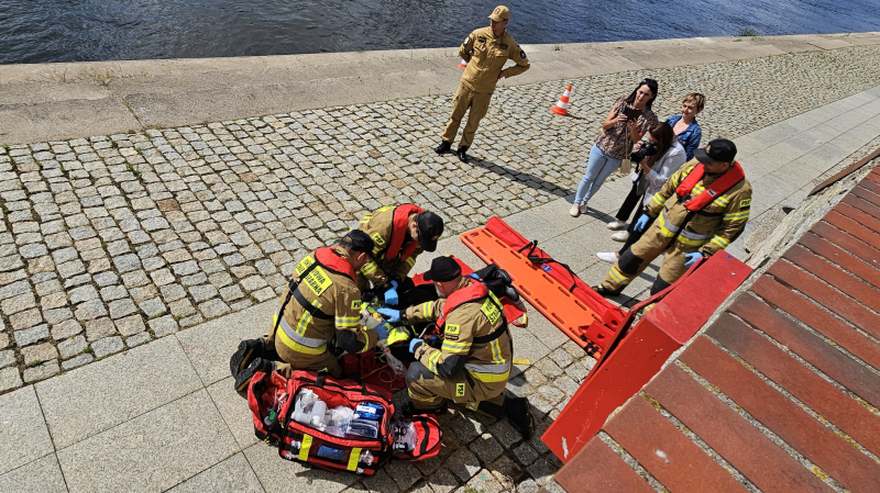 10/13 Odebranie manekina i udana akcja ratownicza na moście Staromiejskim