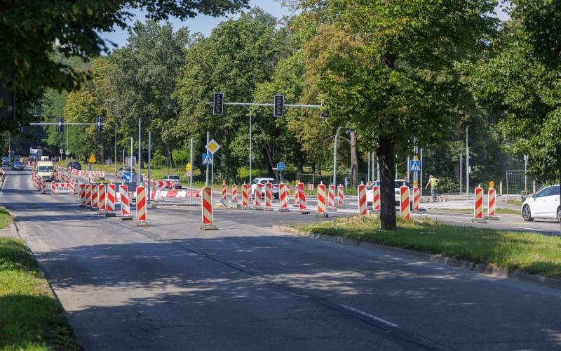3/5 Ostatnie prace na przebudowywanym skrzyżowaniu