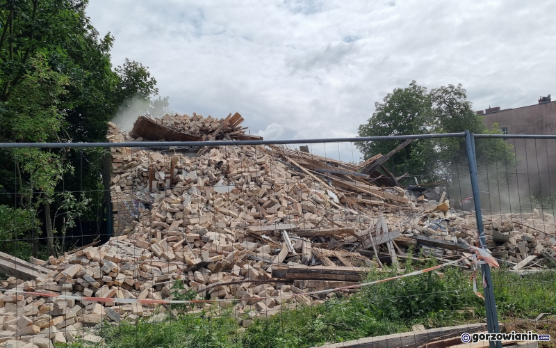 3/8 Wyburzanie kamienicy przy ul. Grobla 