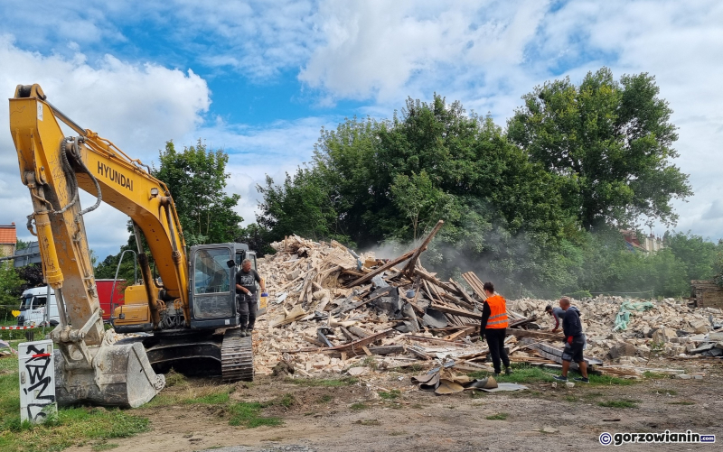 4/8 Wyburzanie kamienicy przy ul. Grobla 