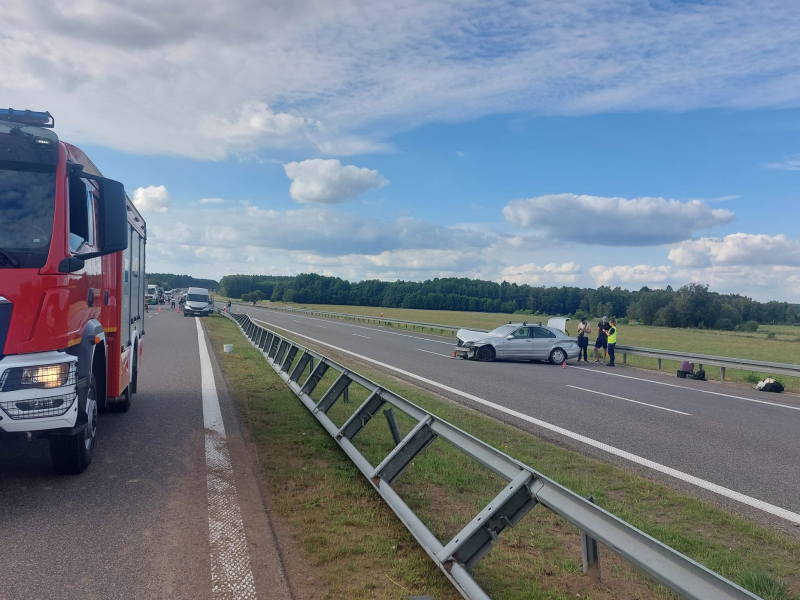 1/8 Wypadek na S3. Ciężarówka zderzyła się z mercedesem