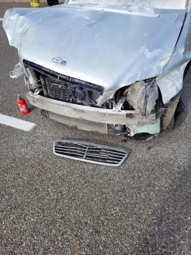 5/8 Wypadek na S3. Ciężarówka zderzyła się z mercedesem