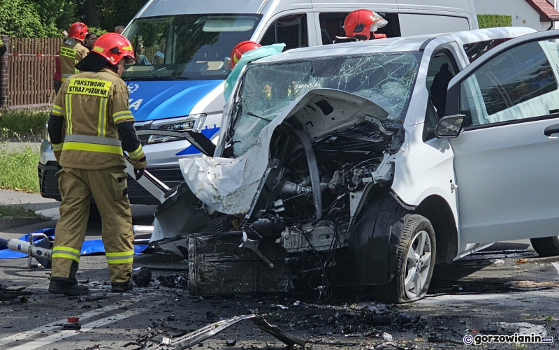 5/10 Kierujący mercedesem uderzył w drzewo przy Kostrzyńskiej