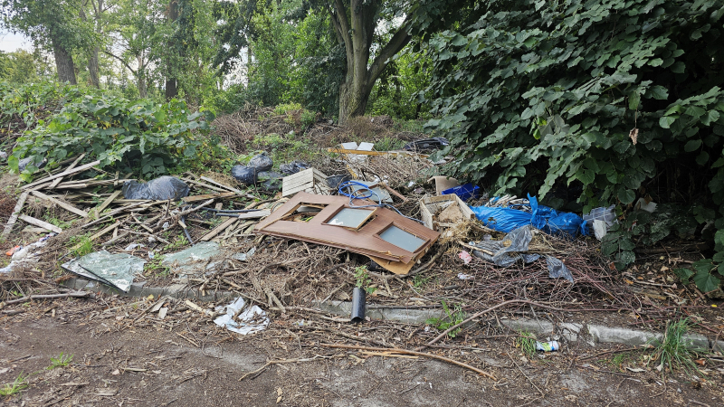 3/8 Dzikie wysypisko przy Przędzalniczej w Gorzowie