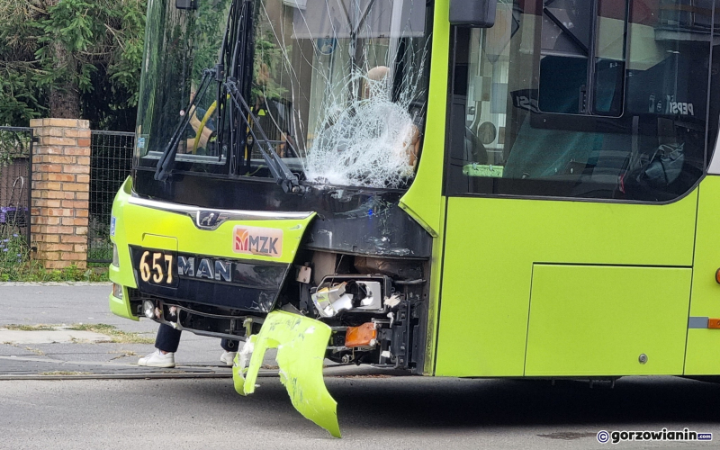 2/5 Mercedes zderzył się z autobusem MZK w Gorzowie