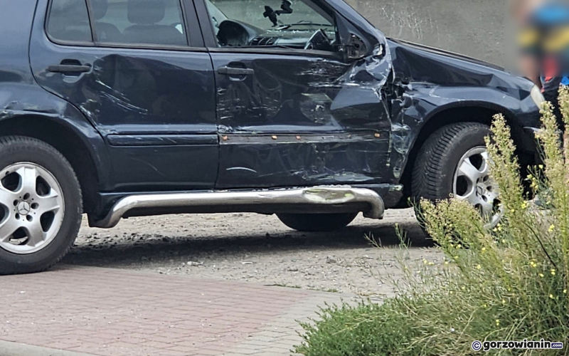 4/5 Mercedes zderzył się z autobusem MZK w Gorzowie