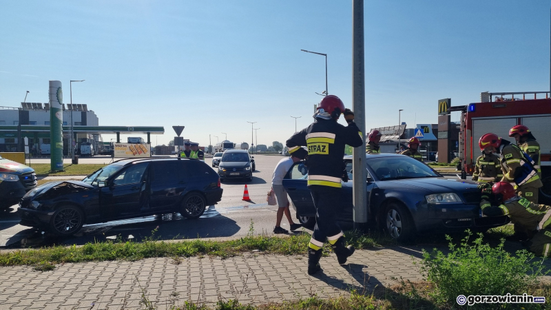 4/6 Zderzenie audi i BMW na Kasprzaka