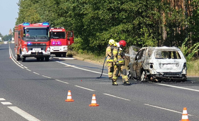 1/4 Pożar mercedesa w Brzozowcu