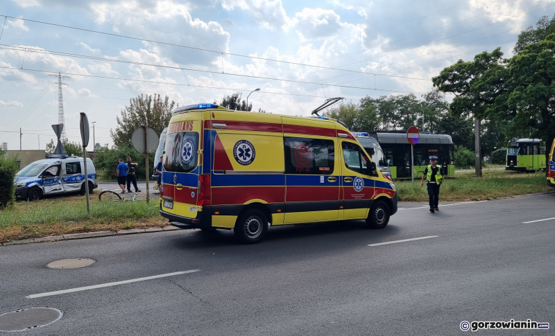 6/6 Radiowóz wjechał pod tramwaj przy Al. 11 Listopada