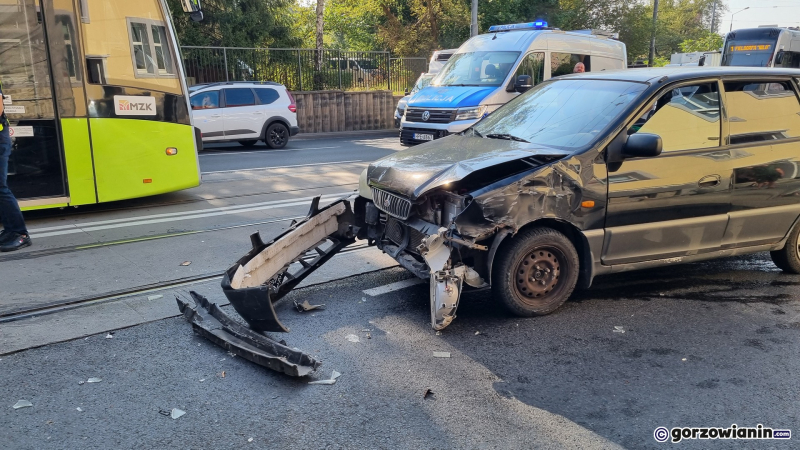 3/8 Zderzenie ciężarówki, kii i tramwaju na Podmiejskiej