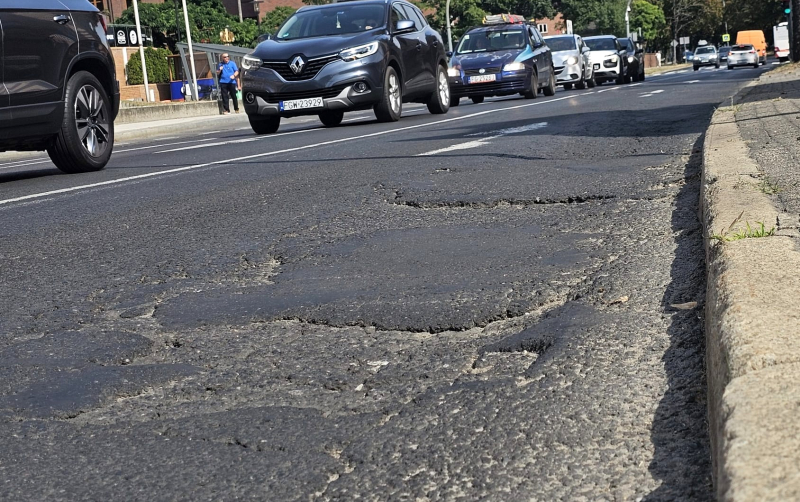 3/6 Zniszczony asfalt na Estkowskiego
