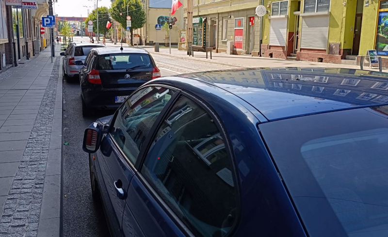 3/5 Zniszczone auta przy ul. Dworcowej