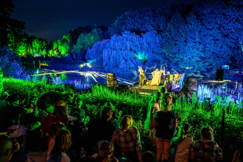 9/25 Magiczne spektakle w bajkowej oprawie świetlnej