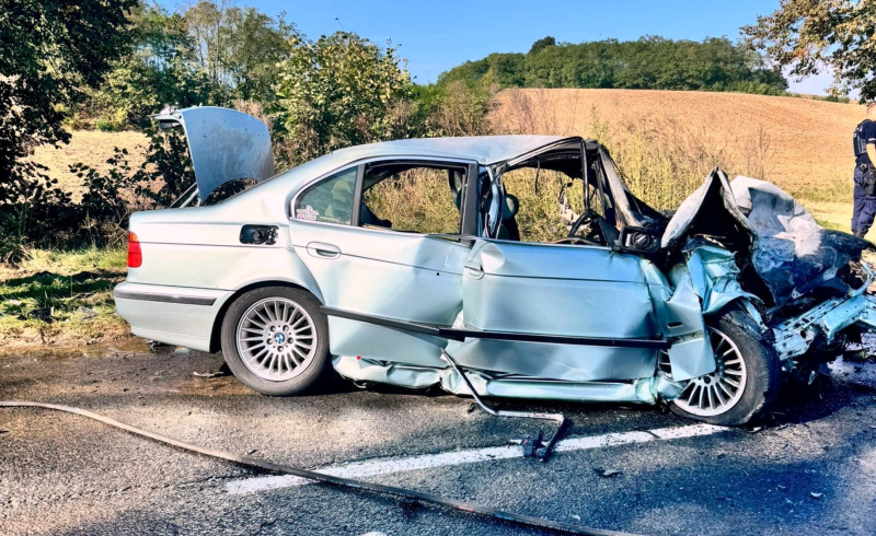 6/6 Czołowe zderzenie BMW i opla na DW132