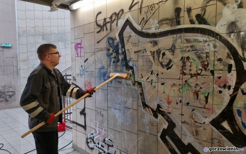 9/11 Czyszczenie przejścia podziemnego przy ul. Piłsudskiego