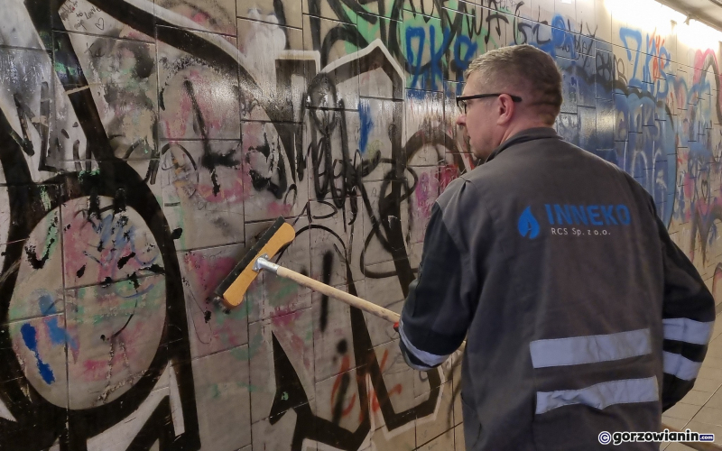 11/11 Czyszczenie przejścia podziemnego przy ul. Piłsudskiego