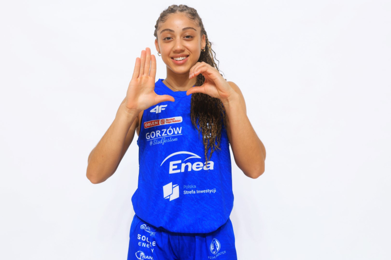 51/55 Piękno gorzowskiego basketu. Sesja zdjęciowa koszykarek