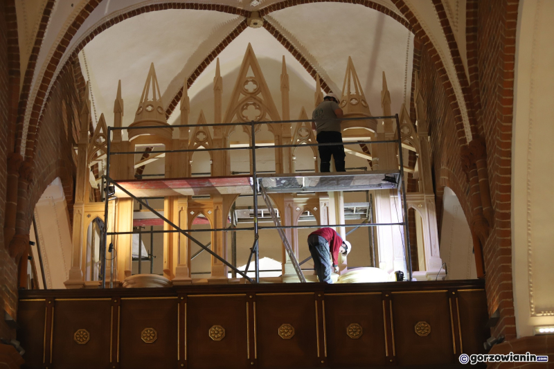 3/8 Budowa szafy organowej w gorzowskiej katedrze