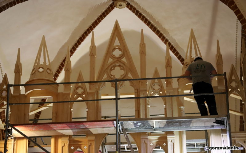 4/8 Budowa szafy organowej w gorzowskiej katedrze