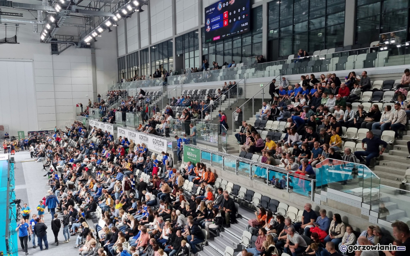 4/13 Tłum kibiców na meczu z Jastrzębskim Węglem