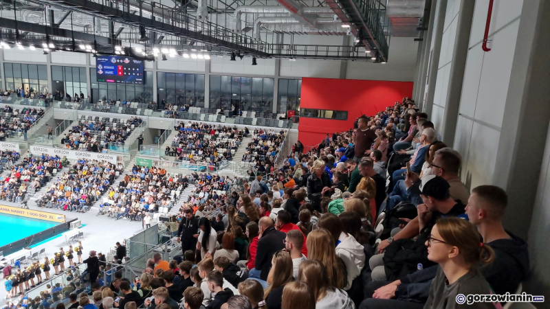 10/13 Tłum kibiców na meczu z Jastrzębskim Węglem