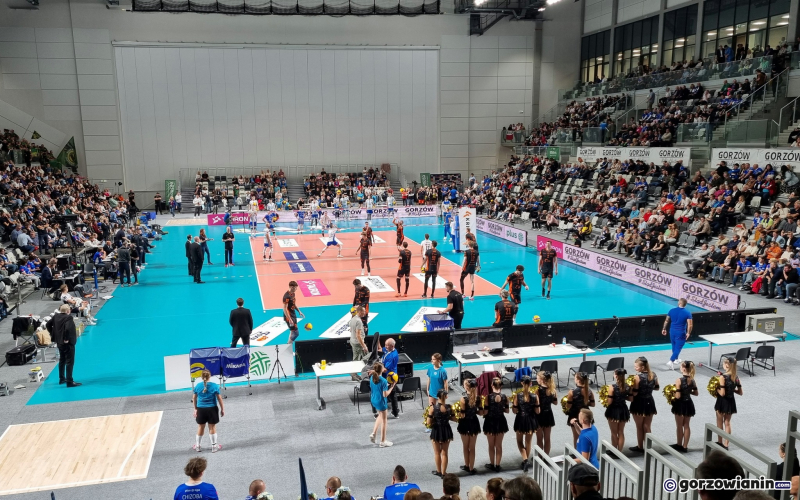 12/13 Tłum kibiców na meczu z Jastrzębskim Węglem