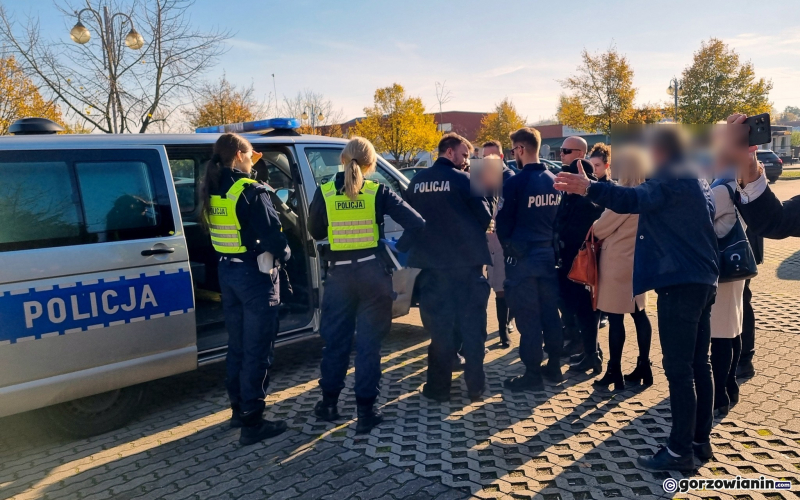 7/8 Awantura przy cmentarzu w Gorzowie podczas policyjnej kontroli