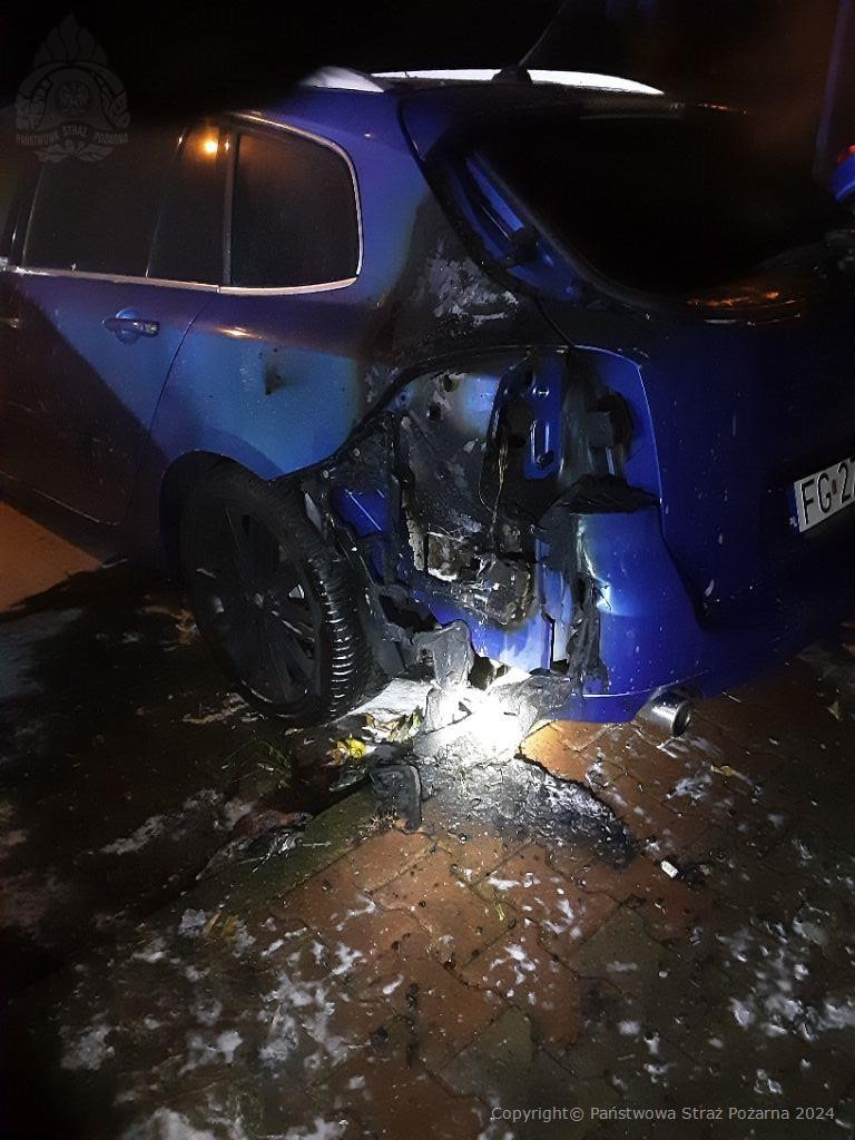 6/8 Pożar samochodów przy ul. Dowbora-Muśnickiego