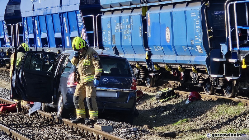 6/10 Kierująca oplem wjechała pod pociąg towarowy w Łupowie