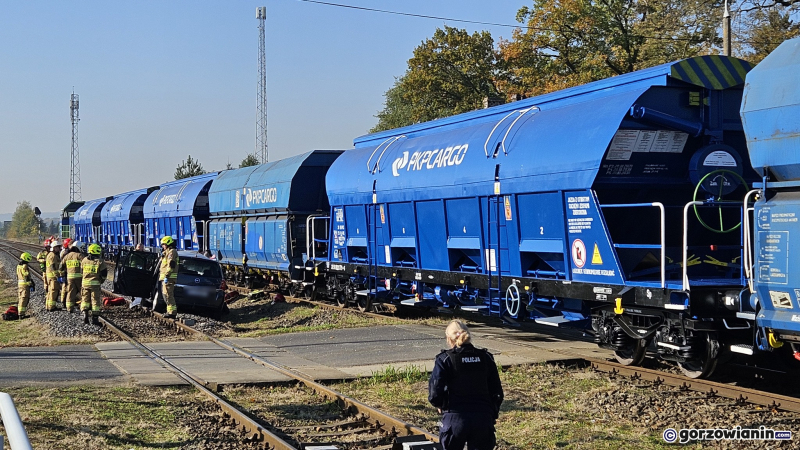 8/10 Kierująca oplem wjechała pod pociąg towarowy w Łupowie