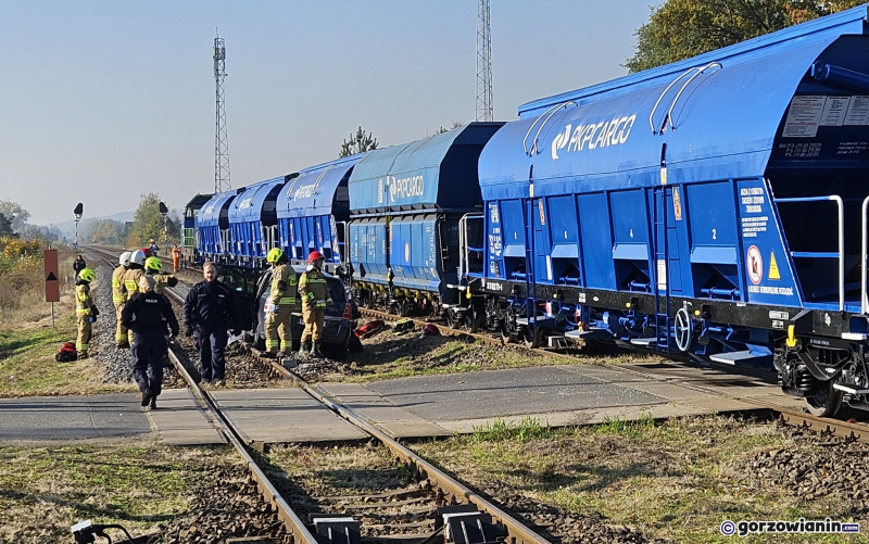 9/10 Kierująca oplem wjechała pod pociąg towarowy w Łupowie
