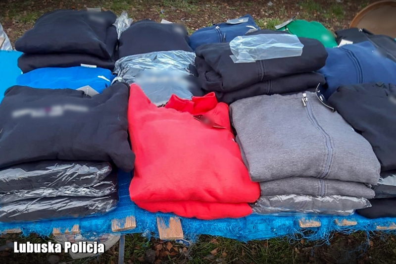 3/11 Zatrzymano 4 osoby handlujące podróbkami na giełdzie