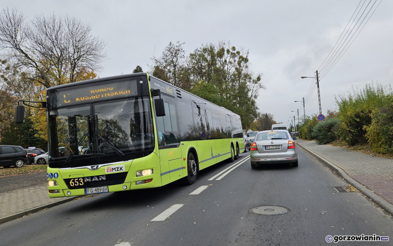 5/9 Duży ruch na drogach dojazdowych do cmentarza