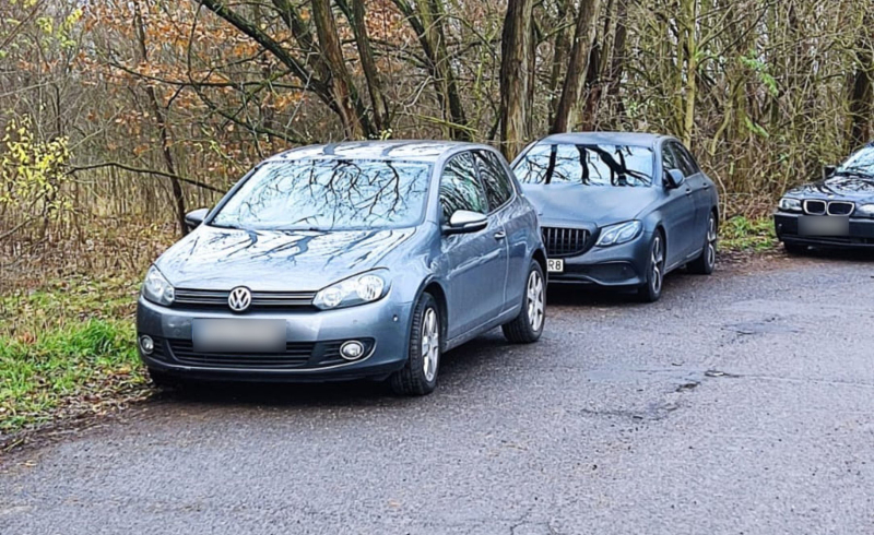 3/11 Kierowcy łamią przepisy i parkują na pętli autobusowej na Dekerta