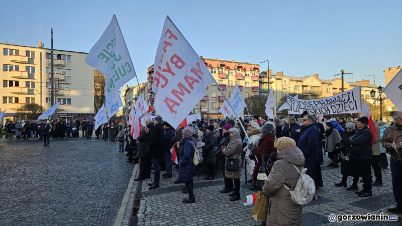8/15 „Stop deprawacji polskich dzieci” – manifestacja na Starym Rynku w Gorzowie