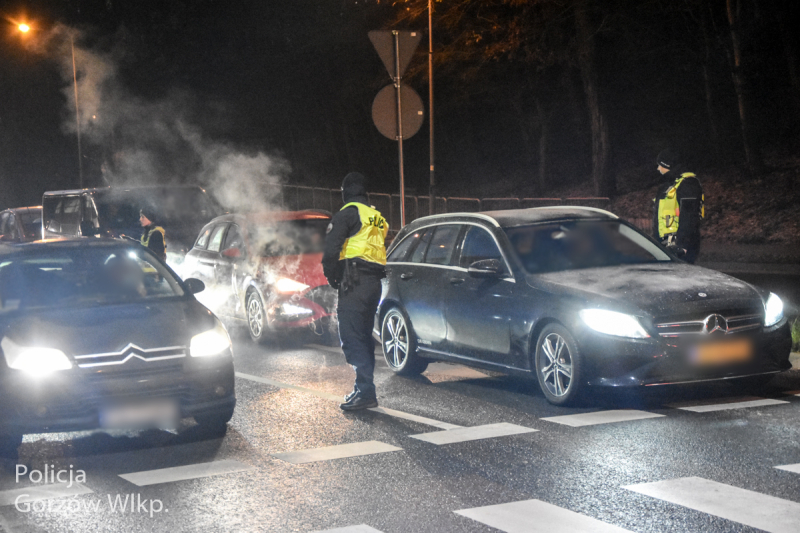 6/15 Trzeźwy poranek na Słowiańskiej w Gorzowie. Wpadło trzech nietrzeźwych kierowców