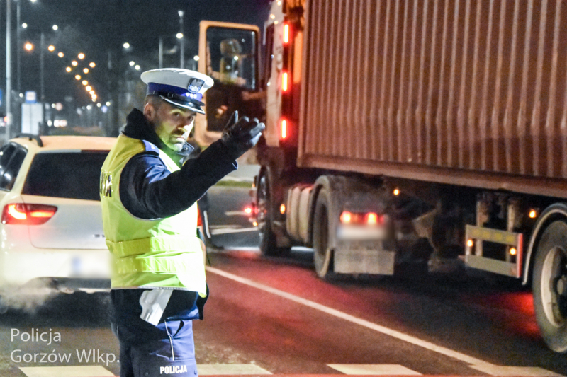 11/15 Trzeźwy poranek na Słowiańskiej w Gorzowie. Wpadło trzech nietrzeźwych kierowców