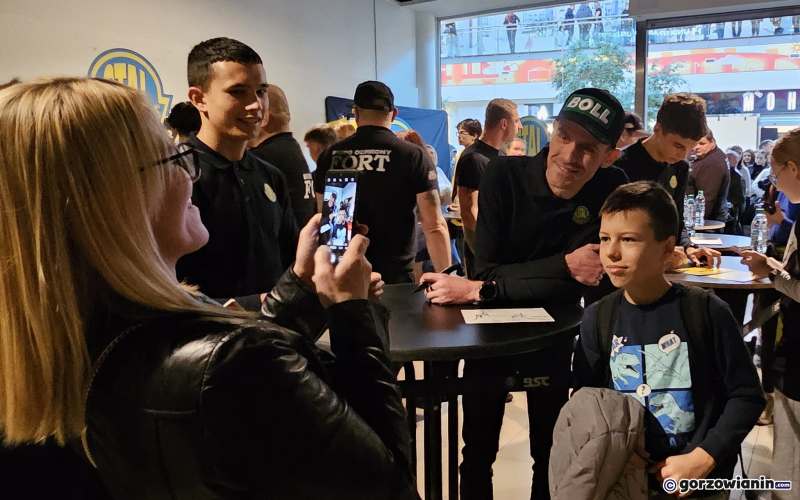 18/23 Prezentacja drużyny Stali Gorzów i spotkanie z kibicami