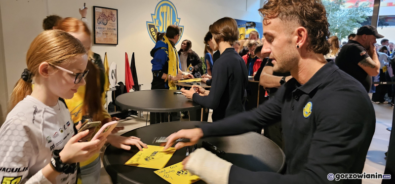 21/23 Prezentacja drużyny Stali Gorzów i spotkanie z kibicami