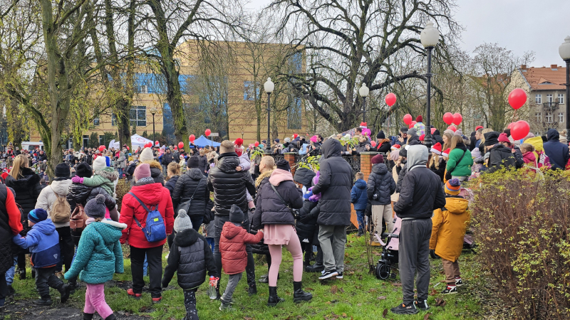 10/16 Orszak Świętego Mikołaja przypłynął Kłodawką prosto do parku Wiosny Ludów 