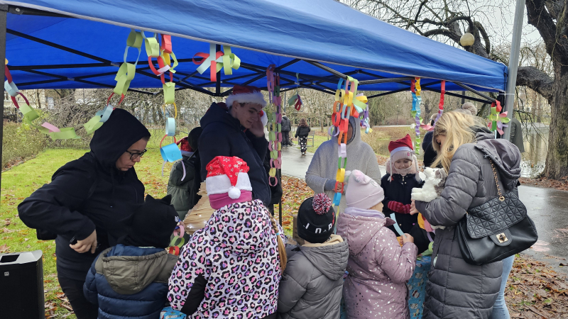 15/16 Orszak Świętego Mikołaja przypłynął Kłodawką prosto do parku Wiosny Ludów 