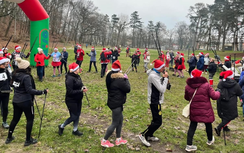 3/10 Mikołajkowy Nordic Walking w parku Słowiańskim