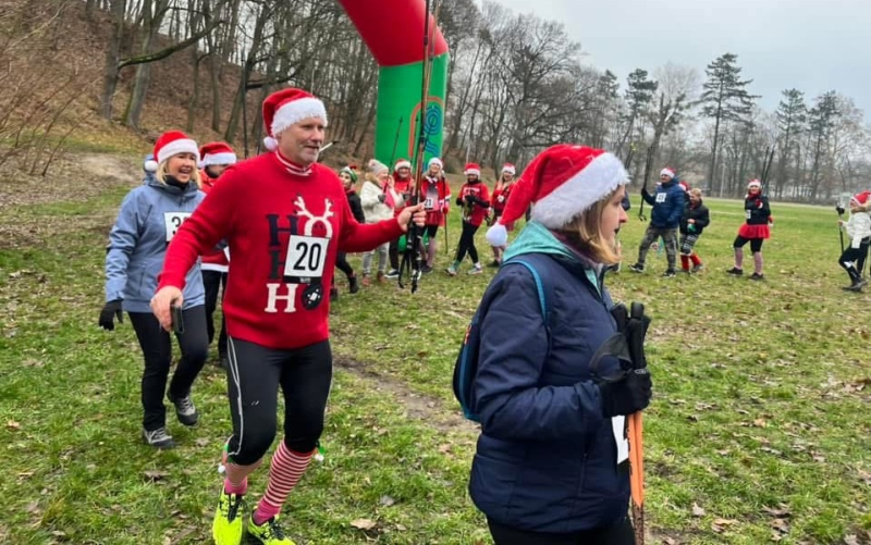 4/10 Mikołajkowy Nordic Walking w parku Słowiańskim