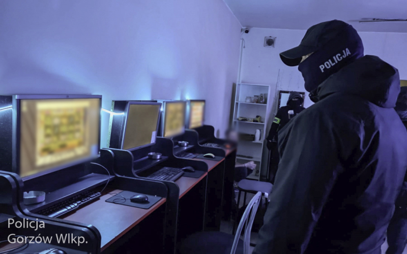 3/8 Zlikwidowano nielegalny salon gier hazardowych na Sikorskiego