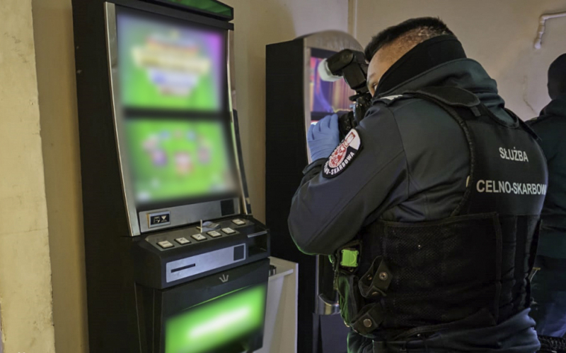 4/8 Zlikwidowano nielegalny salon gier hazardowych na Sikorskiego