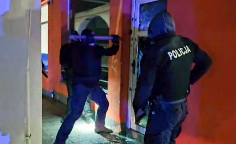 8/8 Zlikwidowano nielegalny salon gier hazardowych na Sikorskiego